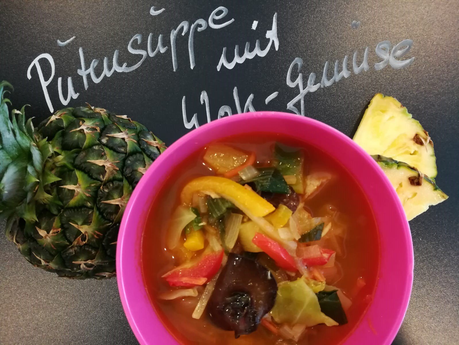 Putensuppe mit WOK-Gemüse_gedreht